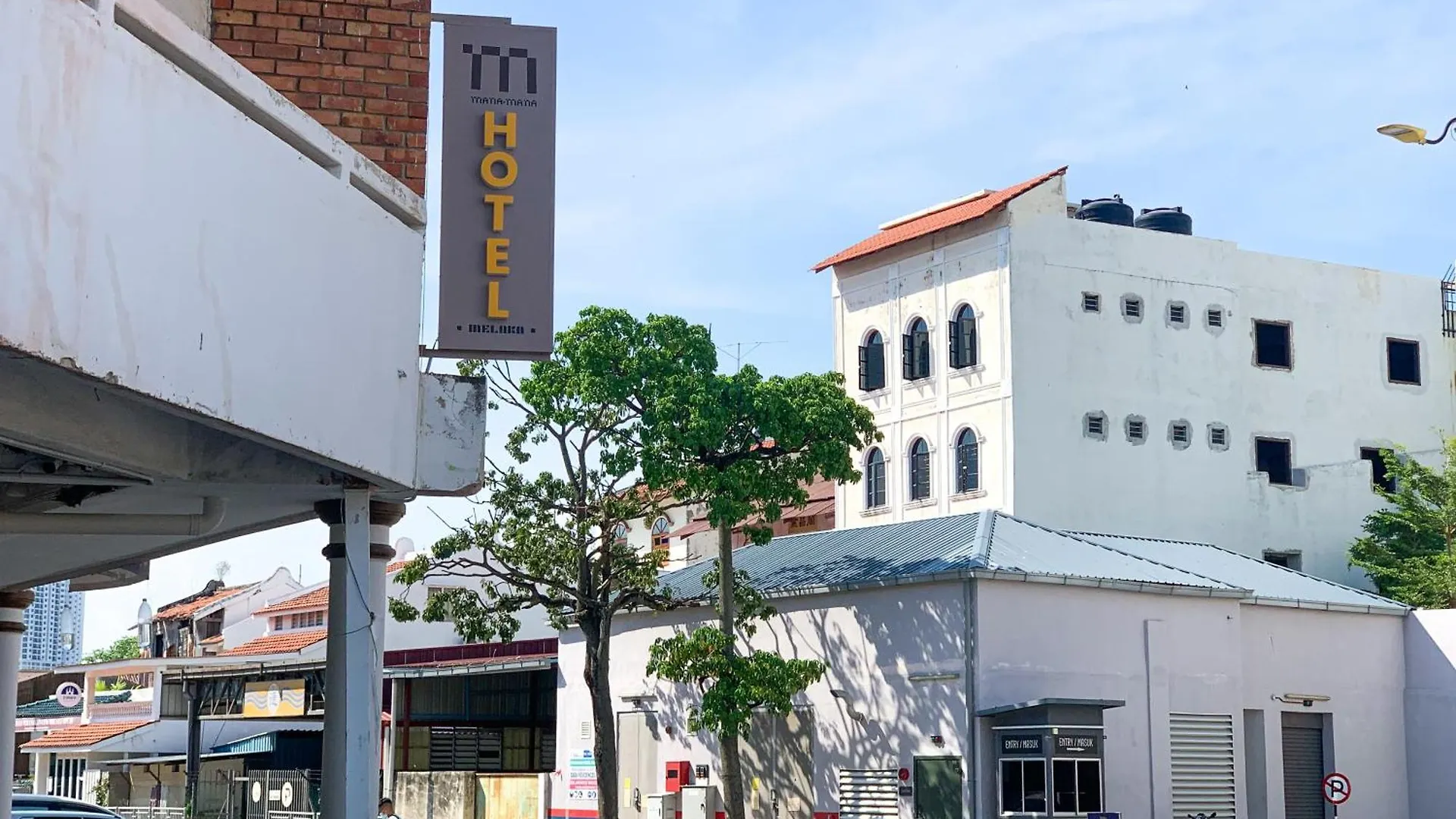 Inn Mana Mana Hotel • Melaka •